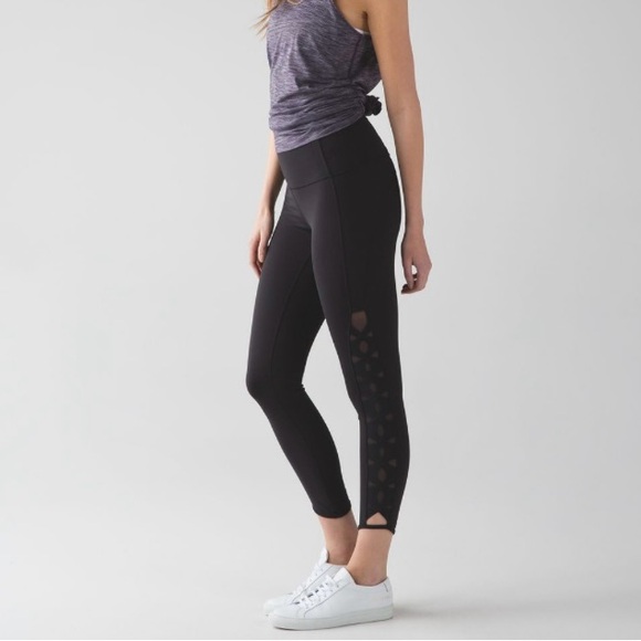 Lululemon Serene Tight Size 6 in Black - Picture 4 of 13